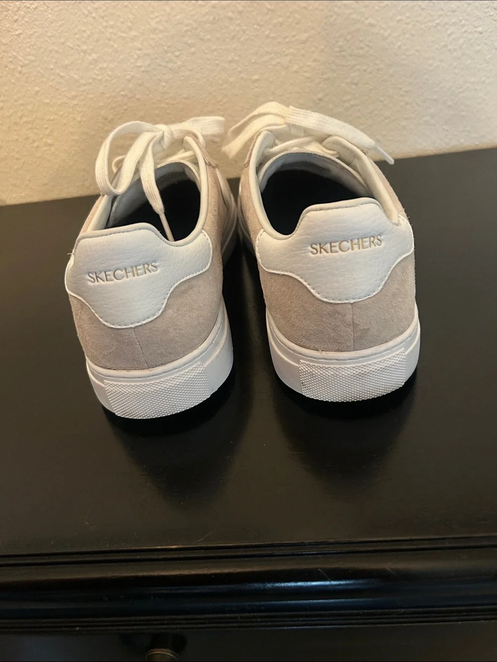 Skechers Arch Fit Legend Suede Court Sneakers Beige White Women’s Size‎ 8.5